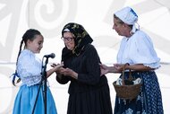 Z pokladov karpatských Nemcov - Na podstení - hry detí z Nitrianskeho Pravna a okolia ©Samuel Kunik
