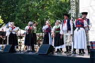 Fígle, žarty, huncútstva a prekáračky: program folklórnych skupín hornej Nitry - FSk Rokôška z Nitr. Rudna ©Samuel Kunik