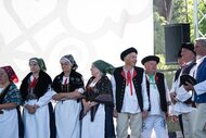 Fígle, žarty, huncútstva a prekáračky: program folklórnych skupín hornej Nitry - FSk Oslianka z Oslian ©Samuel Kunik