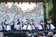 Fígle, žarty, huncútstva a prekáračky: program folklórnych skupín hornej Nitry ©Samuel Kunik