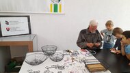 Tibor Bartoš predvádza drotárstvo.