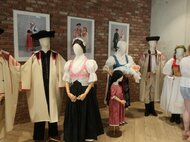 Výstava tradičného ľudového odevu hornej Nitry a Slovácka ©Radovan Chvíla, Jana Gálová, Romana Habartová