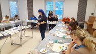 Workshop maľovania habánskych vzorov na bavlnené tašky s lektorkou Vandou Grácovou