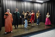 V ZUŠ L. Stančeka v Prievidzi si účastníci workshopu Od starého k novému kabaretu vyskúšali umenie kabaretných umelcov pod vedením lektorky Jany Fakla Mikitkovej. (9.10.)