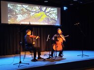 Hudba pre dva sláky