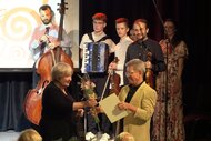 Odovzdanie pamätného listu - riaditeľka RKC v Prievidzi Mgr. Ľudmila Húsková a Mgr. Stanislav Malega