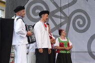 Stretnutie – doma a vo svete - program folklórnych skupín hornej Nitry -Oslianka